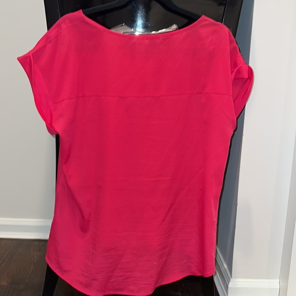 Forever 21 pink silky feel top with side seam detail - Picture 4 of 4